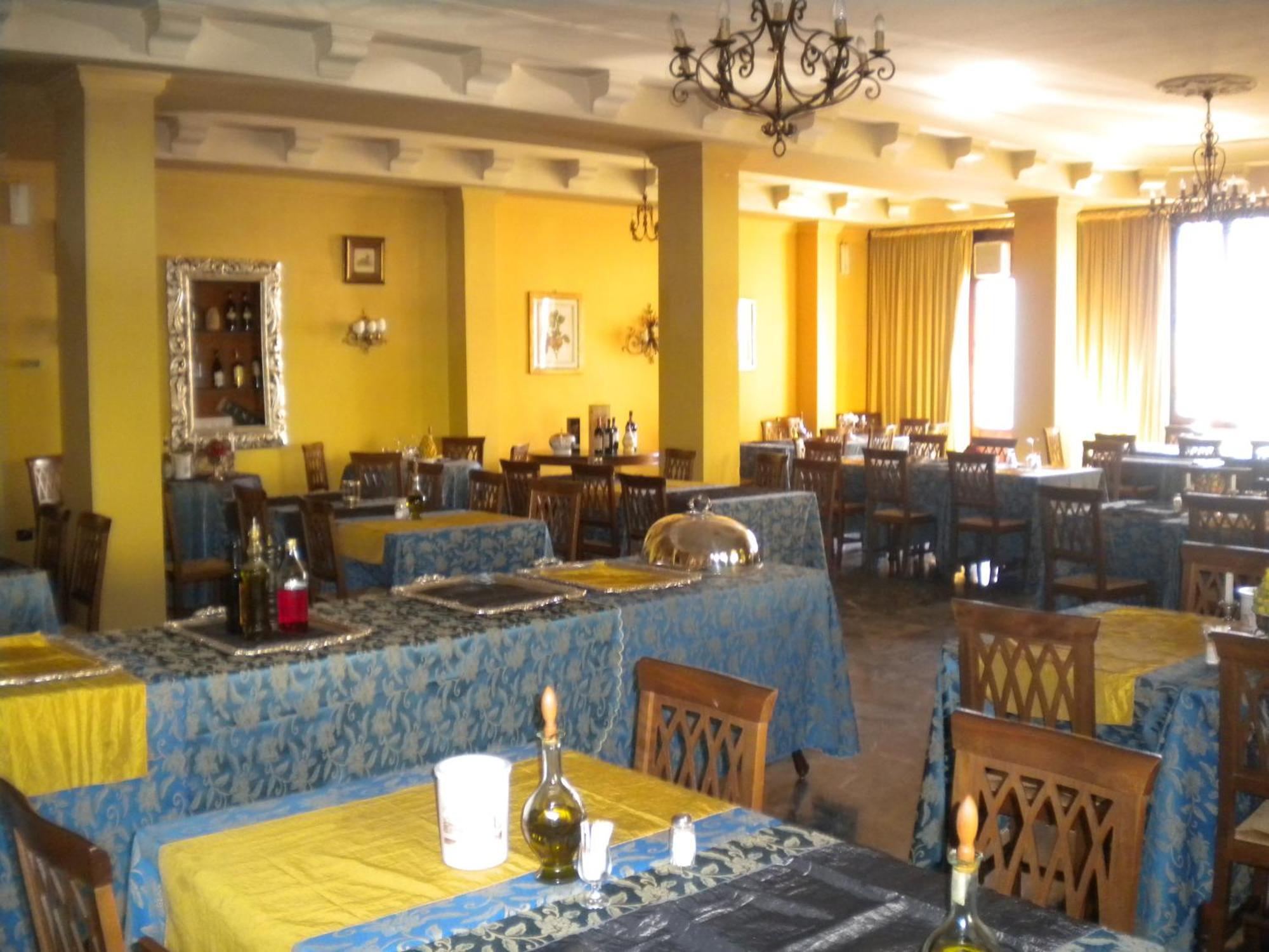 Hotel Corallo مونتيكاتيني تيرمي المظهر الخارجي الصورة