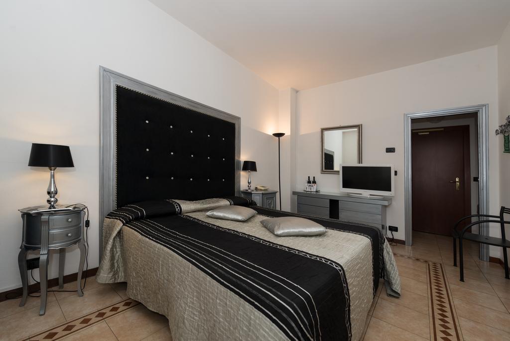 Hotel Corallo مونتيكاتيني تيرمي المظهر الخارجي الصورة