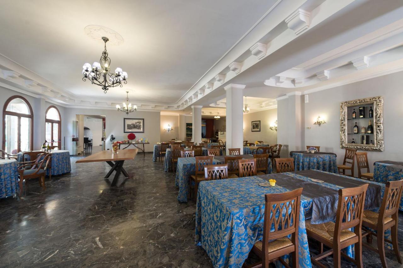 Hotel Corallo مونتيكاتيني تيرمي المظهر الخارجي الصورة