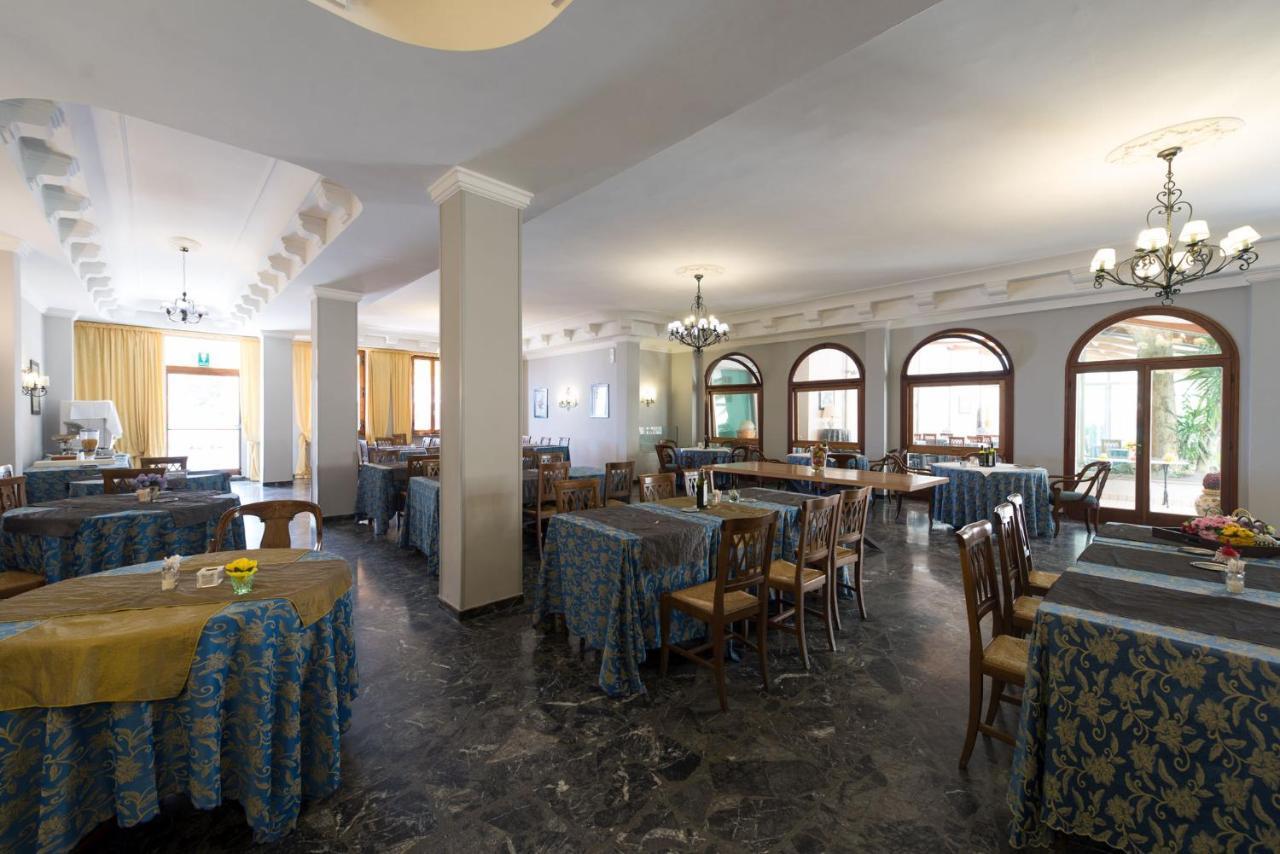 Hotel Corallo مونتيكاتيني تيرمي المظهر الخارجي الصورة